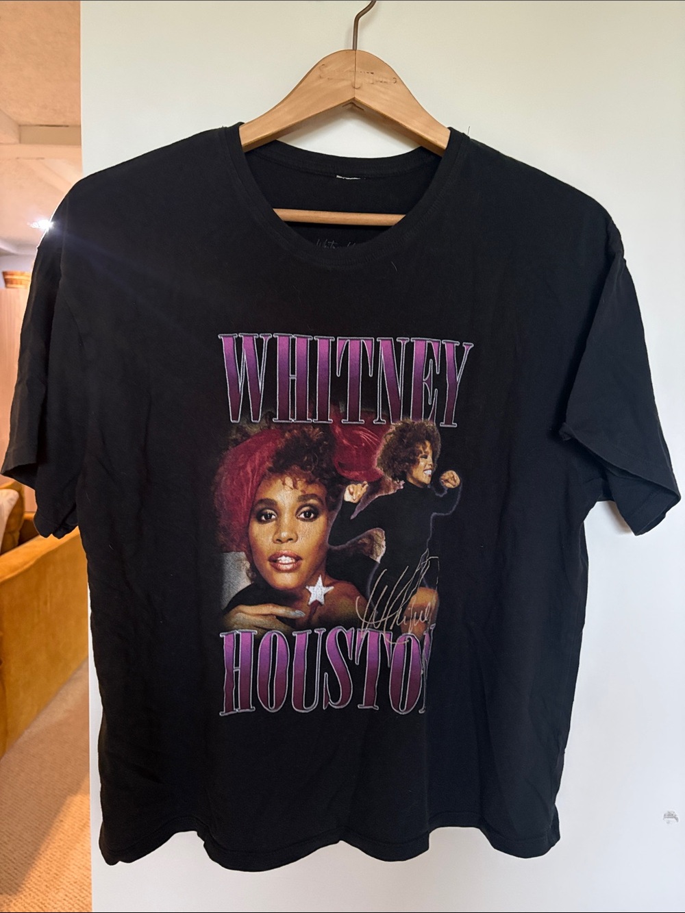 Whitney Houston Graphic T-Shirt – Black